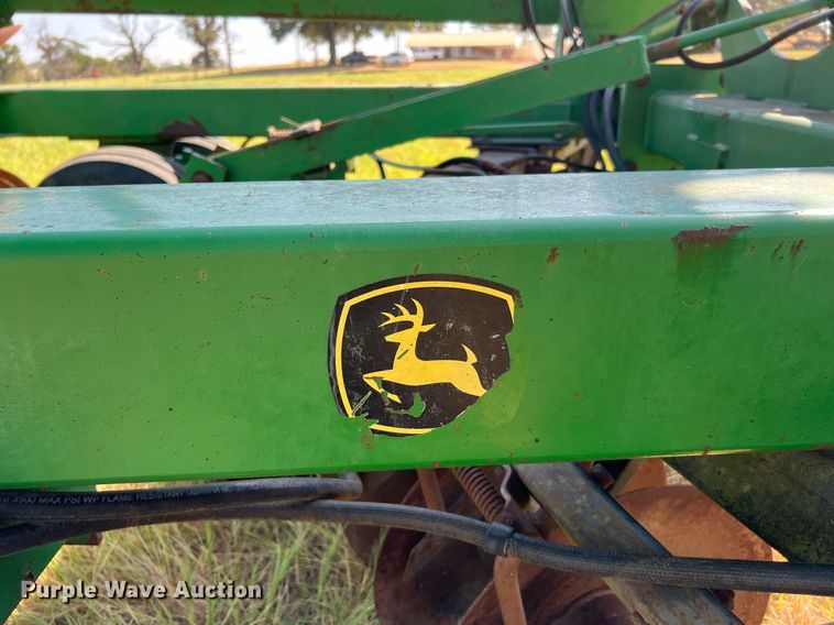 image for item DQ2149 John Deere 650  disk