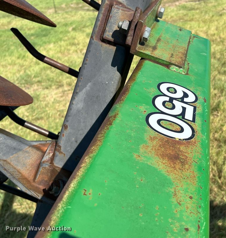 image for item DQ2149 John Deere 650  disk