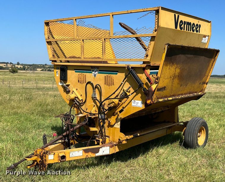 image for item DQ2151 2010 Vermeer BP7000  bale processor