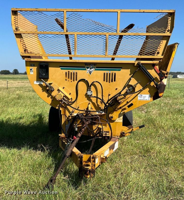 image for item DQ2151 2010 Vermeer BP7000  bale processor