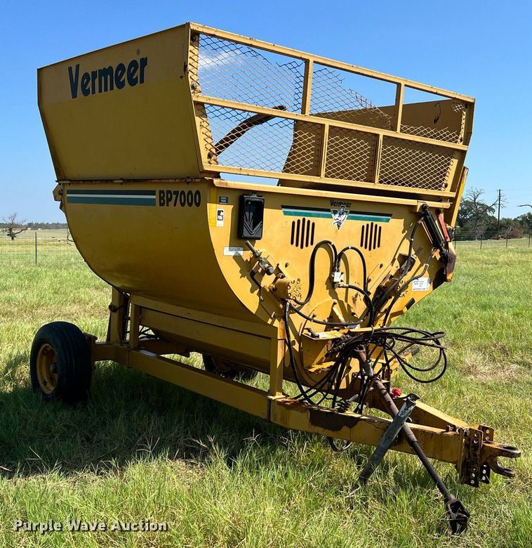 image for item DQ2151 2010 Vermeer BP7000  bale processor