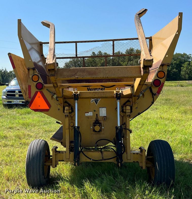 image for item DQ2151 2010 Vermeer BP7000  bale processor