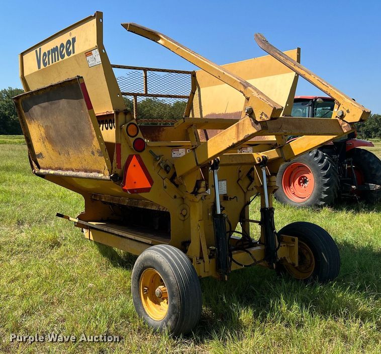 image for item DQ2151 2010 Vermeer BP7000  bale processor