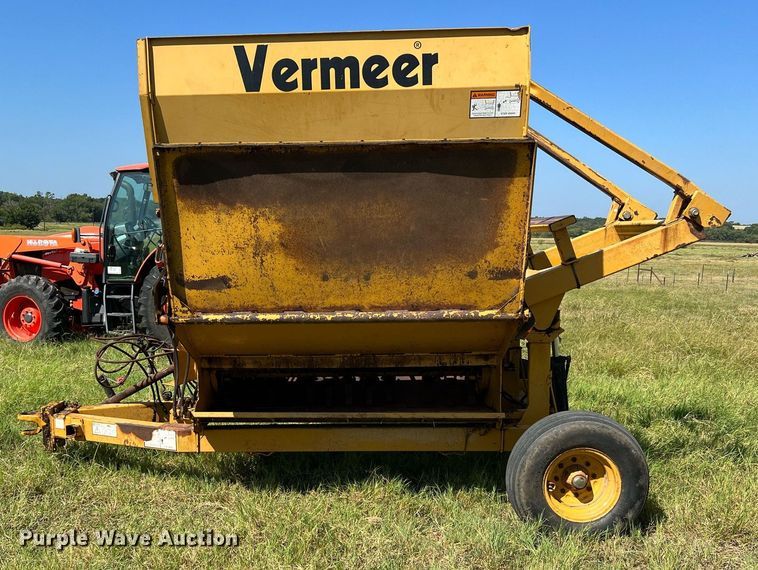 image for item DQ2151 2010 Vermeer BP7000  bale processor