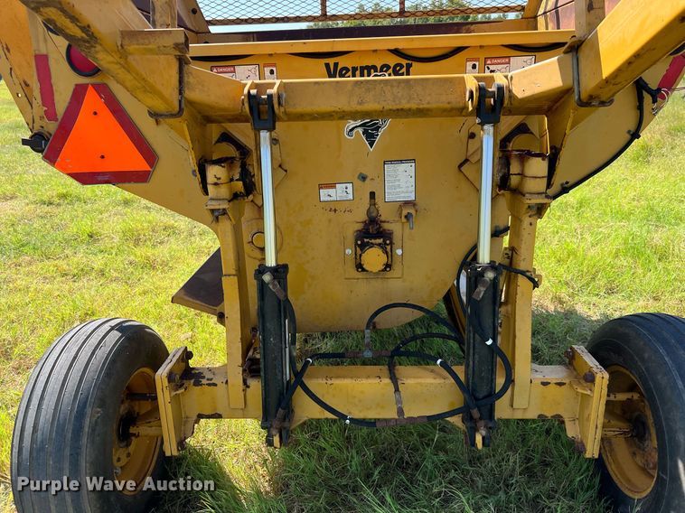 image for item DQ2151 2010 Vermeer BP7000  bale processor