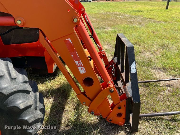 image for item DQ2152 2017 Kubota M6-111  MFWD tractor