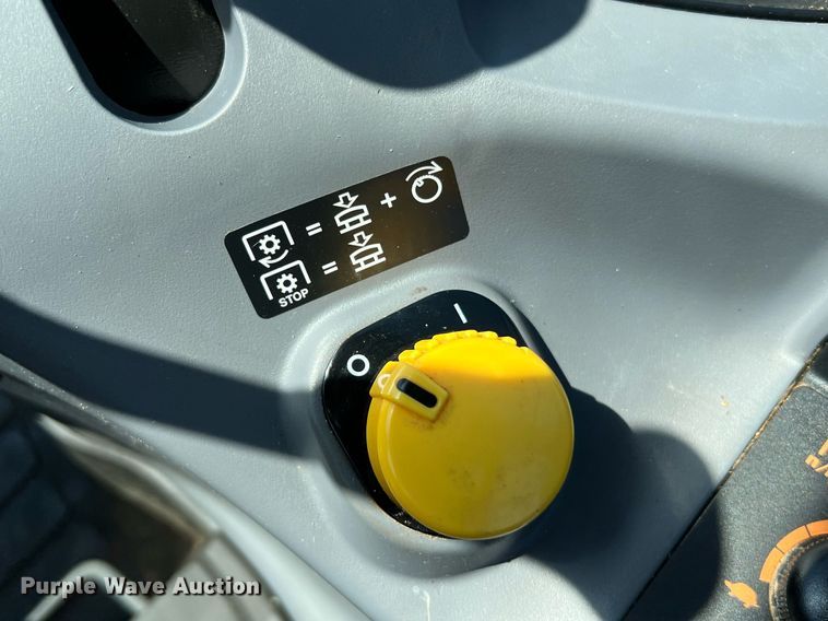 image for item DQ2152 2017 Kubota M6-111  MFWD tractor