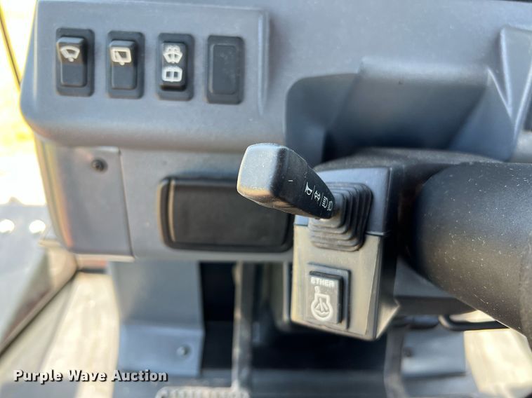 image for item DQ2153 2013 Versatile 2375  4WD tractor