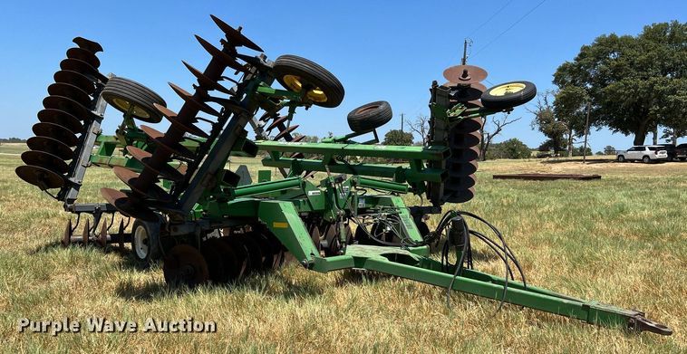image for item DQ2157 John Deere 650  disk
