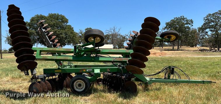 image for item DQ2157 John Deere 650  disk