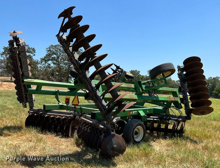 image for item DQ2157 John Deere 650  disk