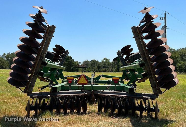 image for item DQ2157 John Deere 650  disk