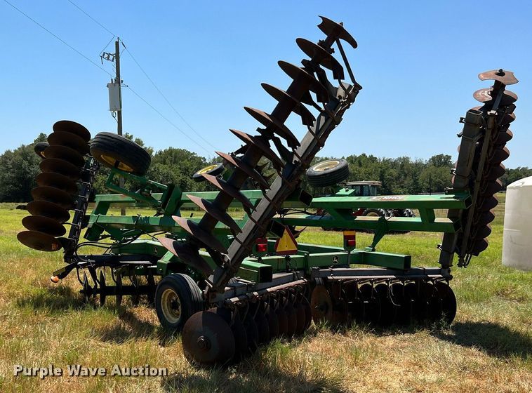 image for item DQ2157 John Deere 650  disk