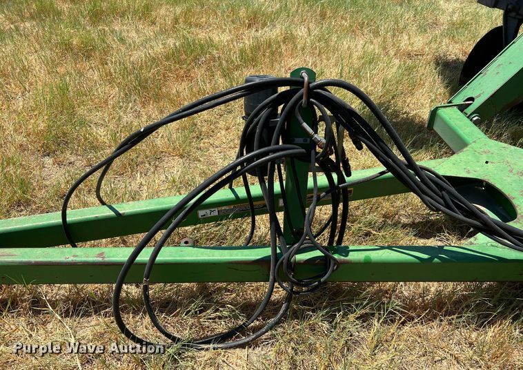 image for item DQ2157 John Deere 650  disk