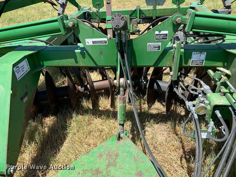 image for item DQ2157 John Deere 650  disk