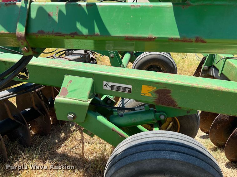 image for item DQ2157 John Deere 650  disk