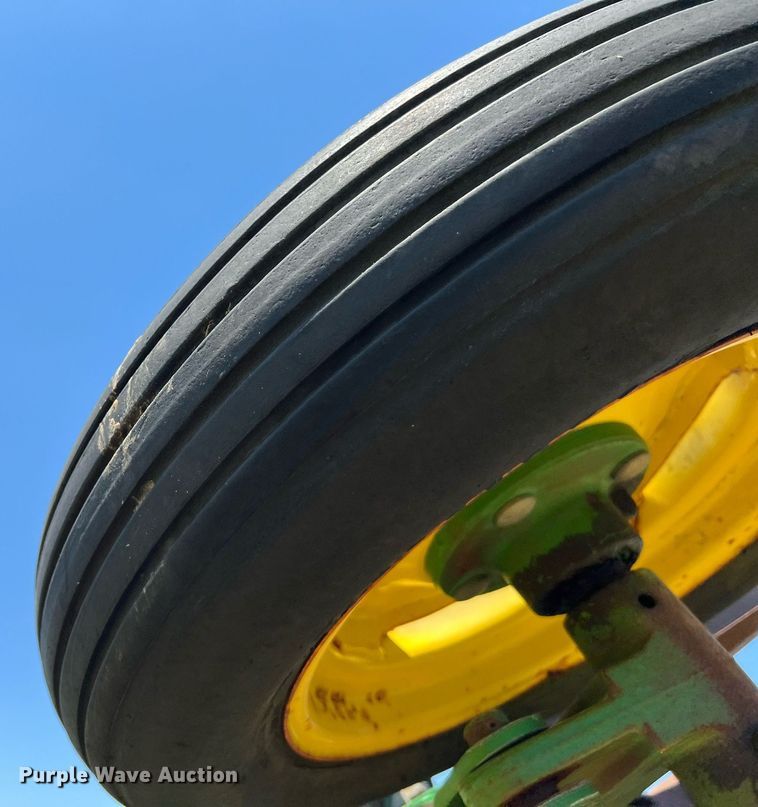 image for item DQ2157 John Deere 650  disk