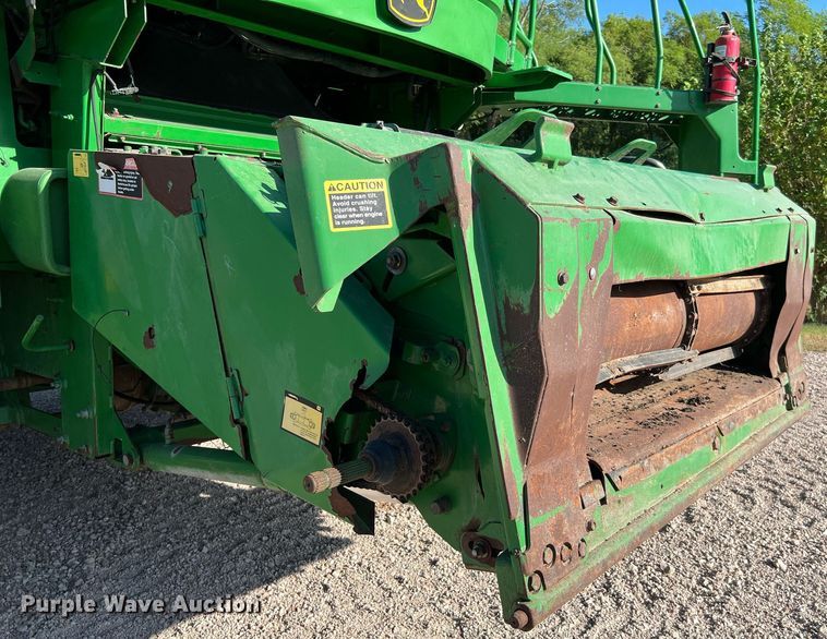 image for item DQ2161 2005 John Deere 9860 STS  combine