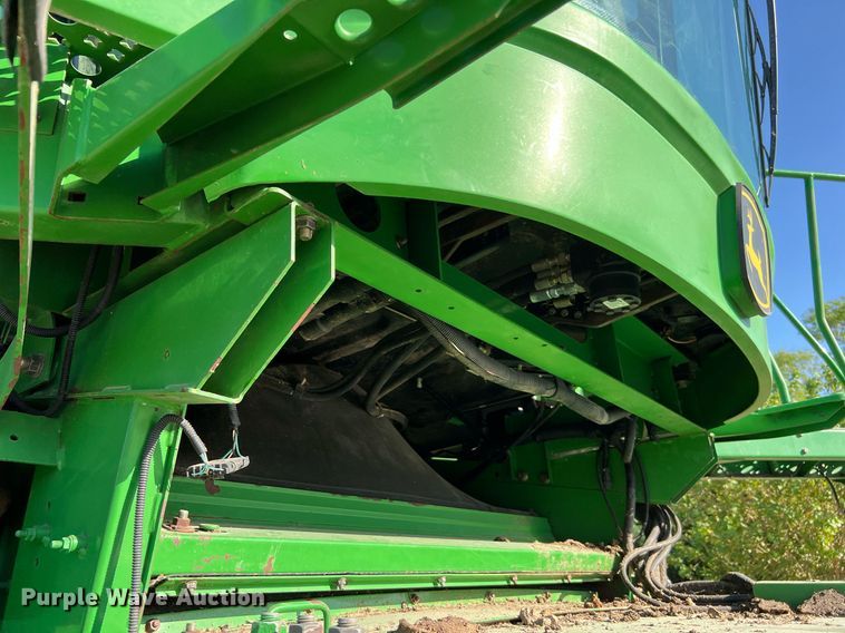 image for item DQ2161 2005 John Deere 9860 STS  combine