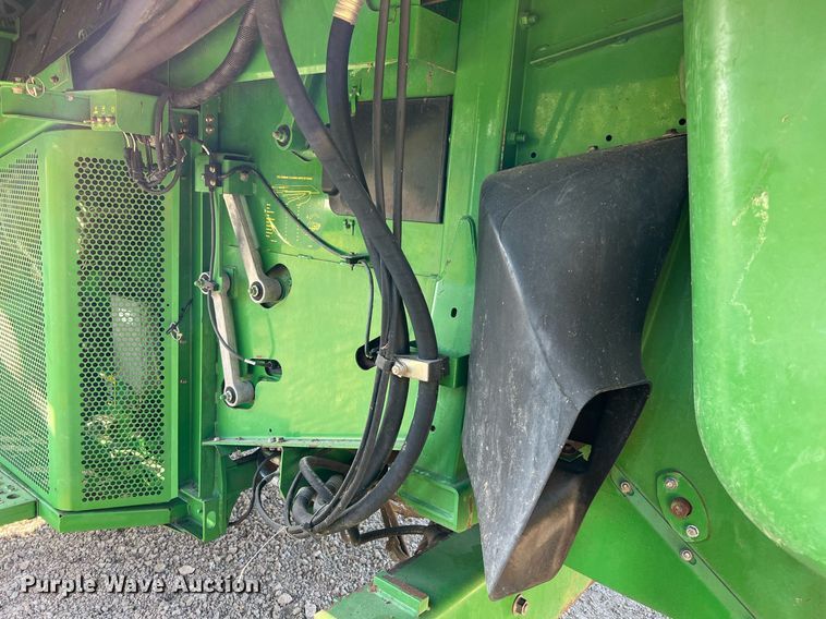 image for item DQ2161 2005 John Deere 9860 STS  combine