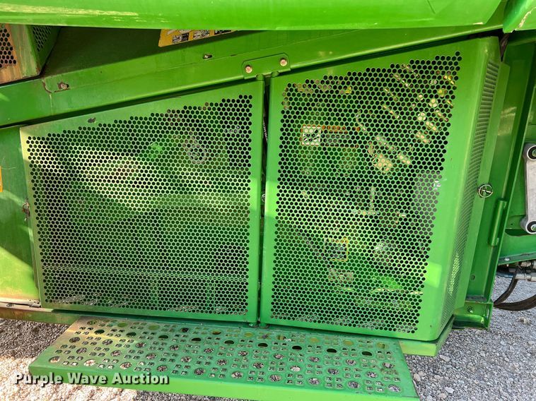 image for item DQ2161 2005 John Deere 9860 STS  combine
