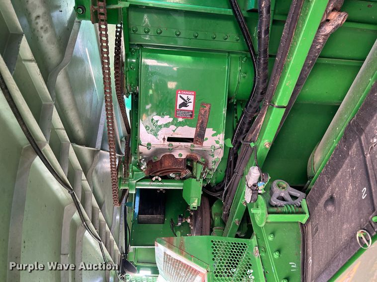 image for item DQ2161 2005 John Deere 9860 STS  combine