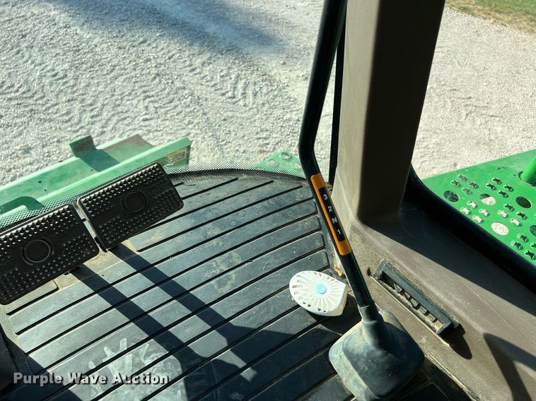 image for item DQ2161 2005 John Deere 9860 STS  combine