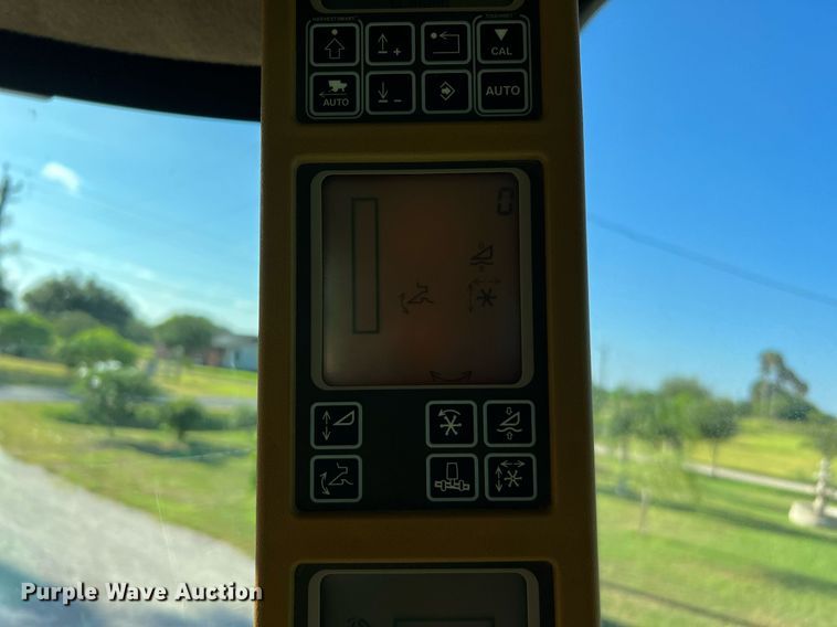 image for item DQ2161 2005 John Deere 9860 STS  combine