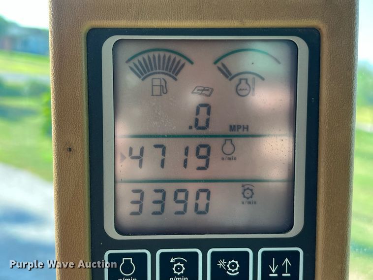 image for item DQ2161 2005 John Deere 9860 STS  combine