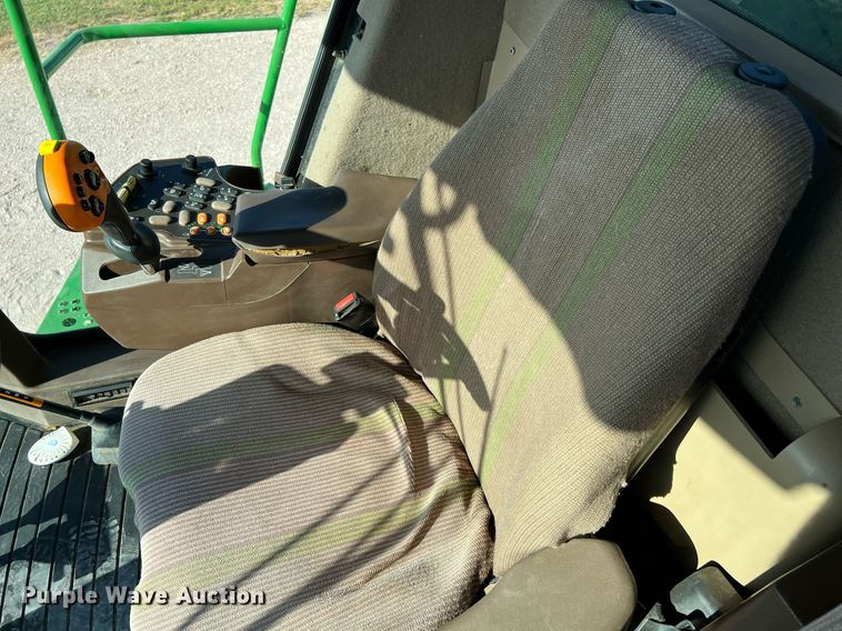 image for item DQ2161 2005 John Deere 9860 STS  combine