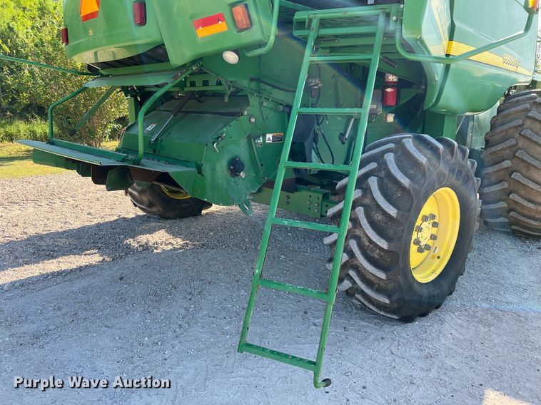 image for item DQ2161 2005 John Deere 9860 STS  combine
