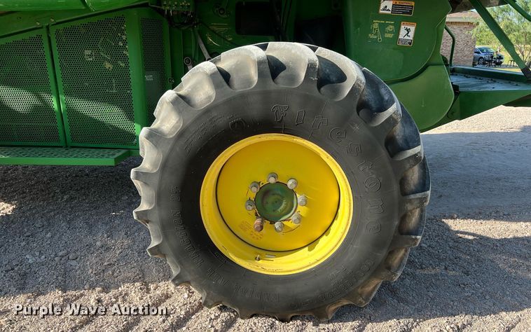 image for item DQ2161 2005 John Deere 9860 STS  combine