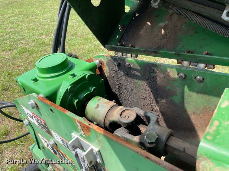 image for item HN9952 2009 John Deere 956  swather / windrower