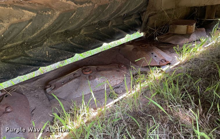 image for item HN9952 2009 John Deere 956  swather / windrower