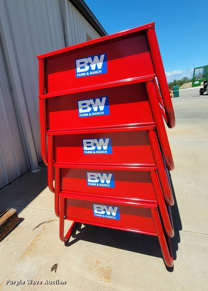 image for item HY9101 (5) B&W PT15067 bunk feeders