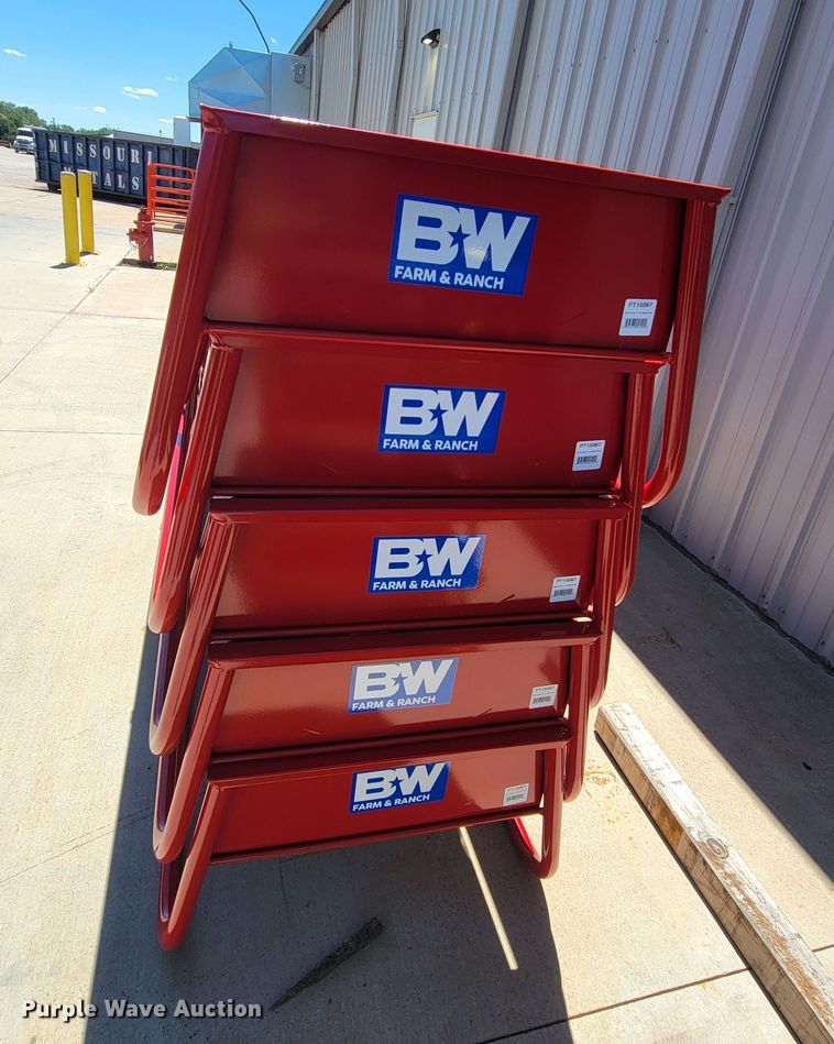 image for item HY9101 (5) B&W PT15067 bunk feeders