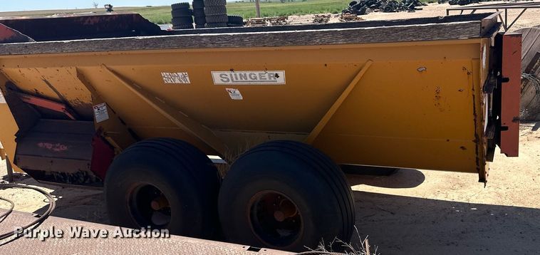 image for item IU9524 knight 7716 Slinger manure spreader