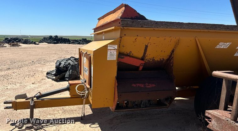 image for item IU9524 knight 7716 Slinger manure spreader