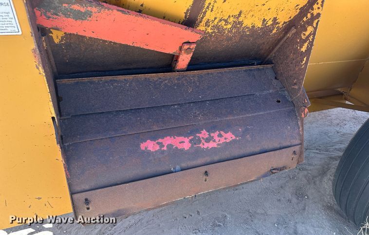 image for item IU9524 knight 7716 Slinger manure spreader