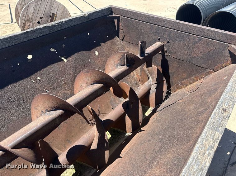 image for item IU9524 knight 7716 Slinger manure spreader