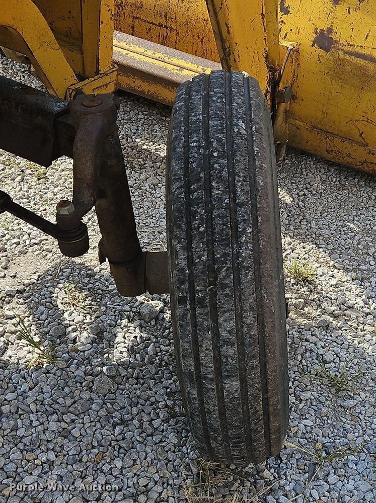 image for item LB9534 1960 Massey Ferguson 65  tractor