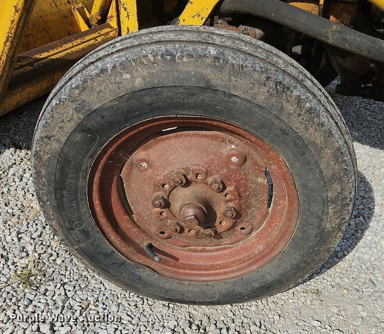 image for item LB9534 1960 Massey Ferguson 65  tractor