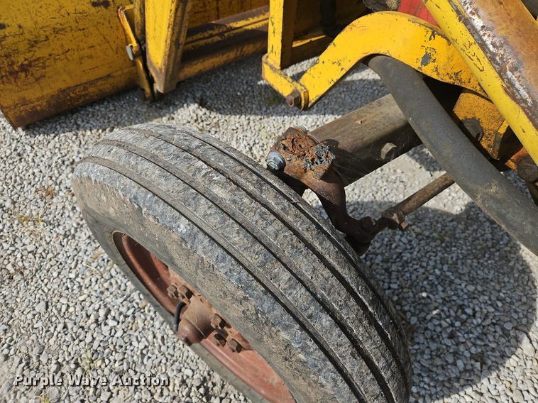 image for item LB9534 1960 Massey Ferguson 65  tractor