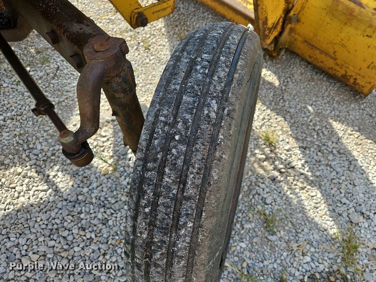 image for item LB9534 1960 Massey Ferguson 65  tractor