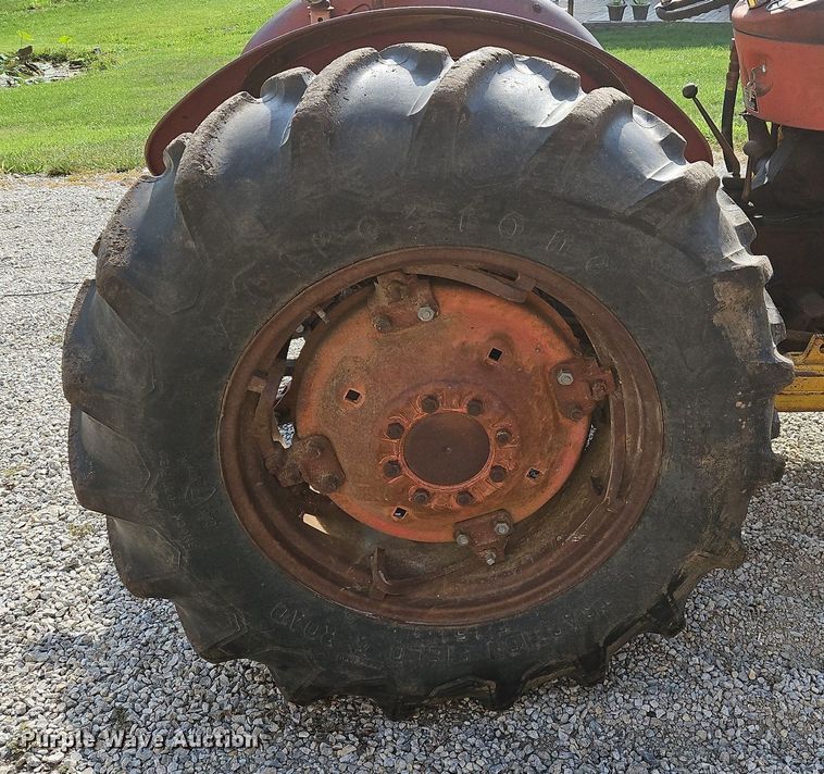 image for item LB9534 1960 Massey Ferguson 65  tractor
