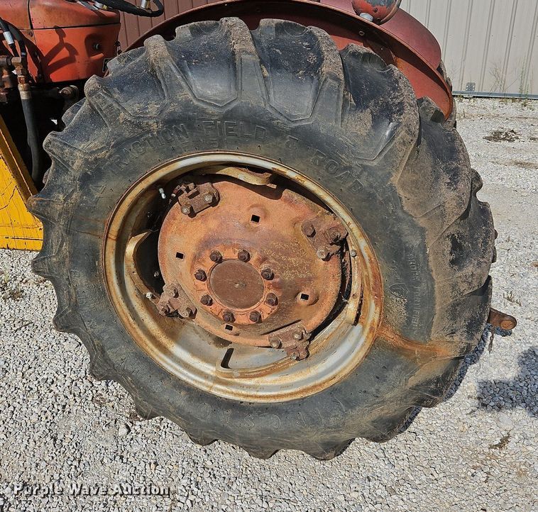 image for item LB9534 1960 Massey Ferguson 65  tractor