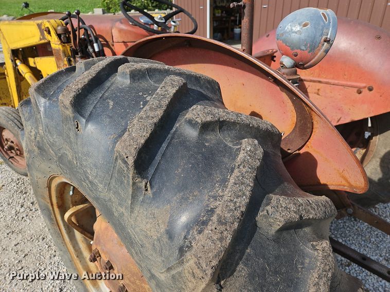 image for item LB9534 1960 Massey Ferguson 65  tractor