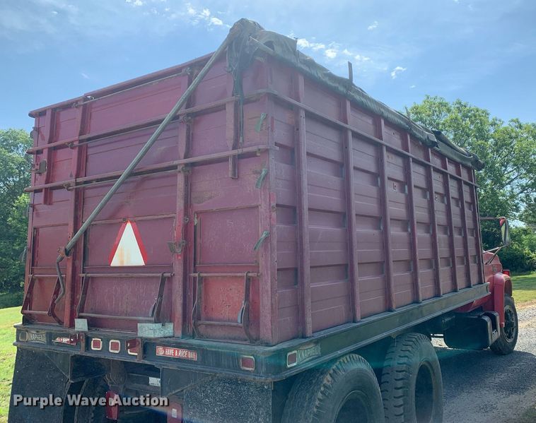 image for item LH9633 1979 Chevrolet C70  grain truck