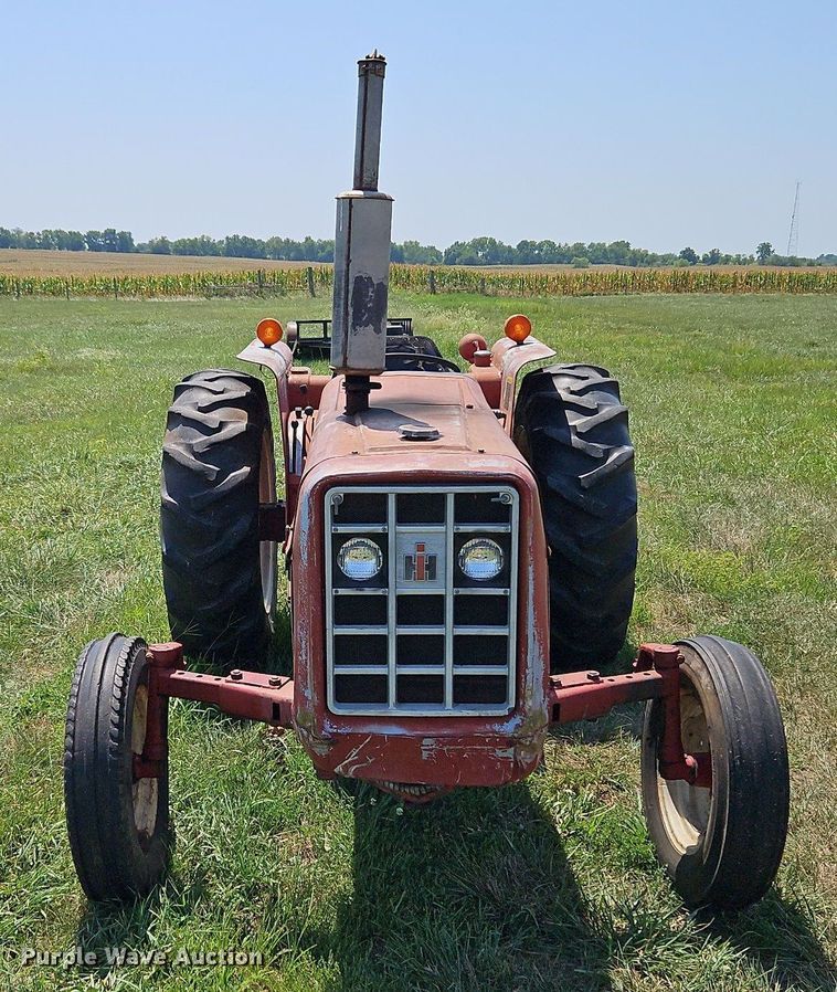 image for item LM9120 International 454  tractor