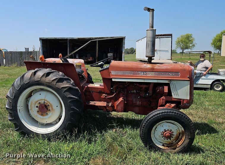 image for item LM9120 International 454  tractor